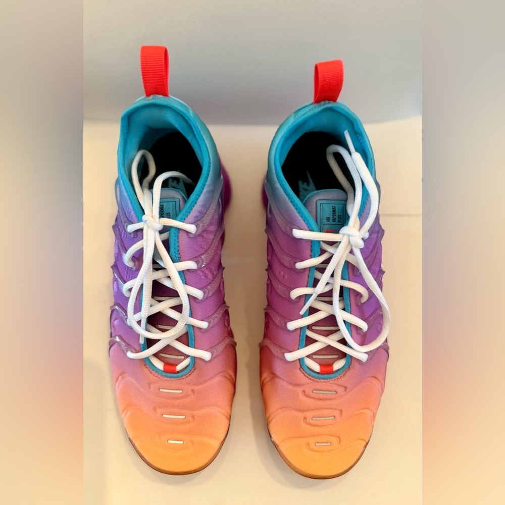 Nike Air Vapormax Plus Fuchsia Dream/Bright Crimson Shoes Women 10.5 FD0823-500